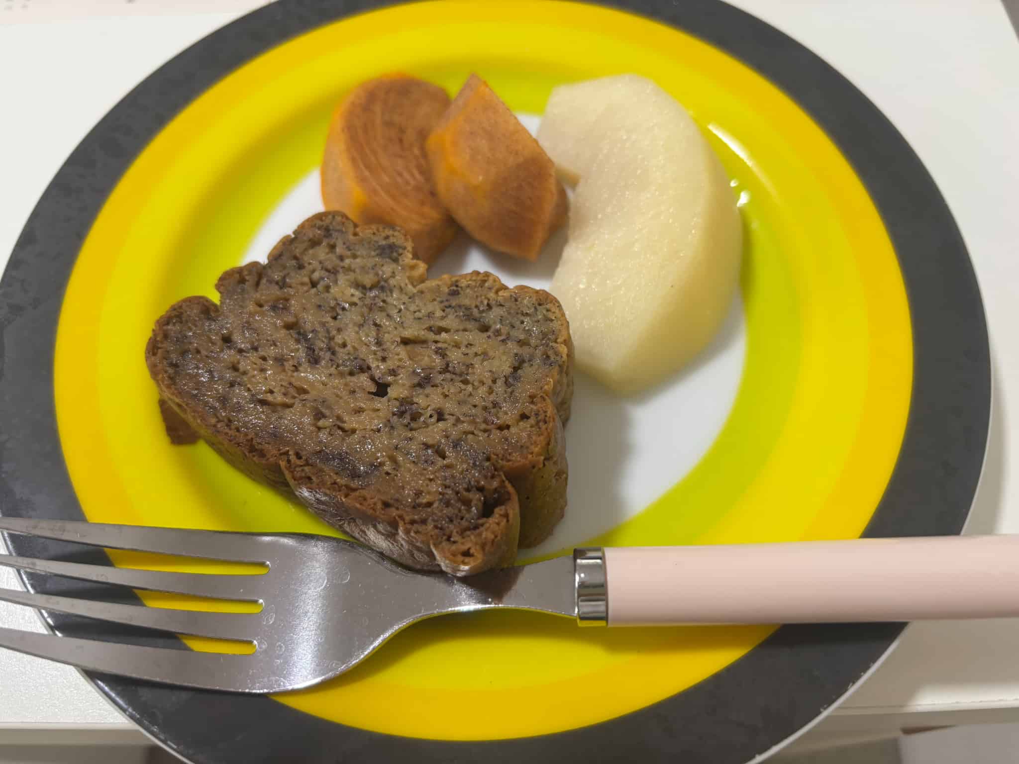 sango-care-desert-banana-pound-cake-fruit-platter